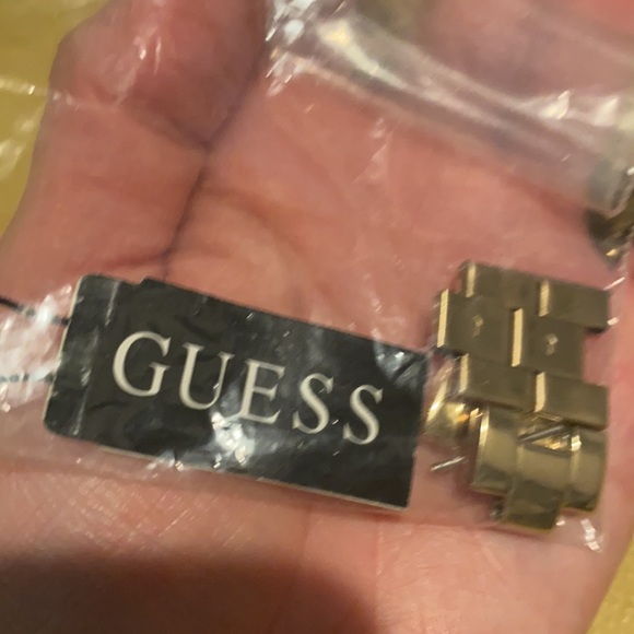 Guess Rinestone leopard print watch 👌😘👏🥰🤗❤️ - Picture 9 of 9